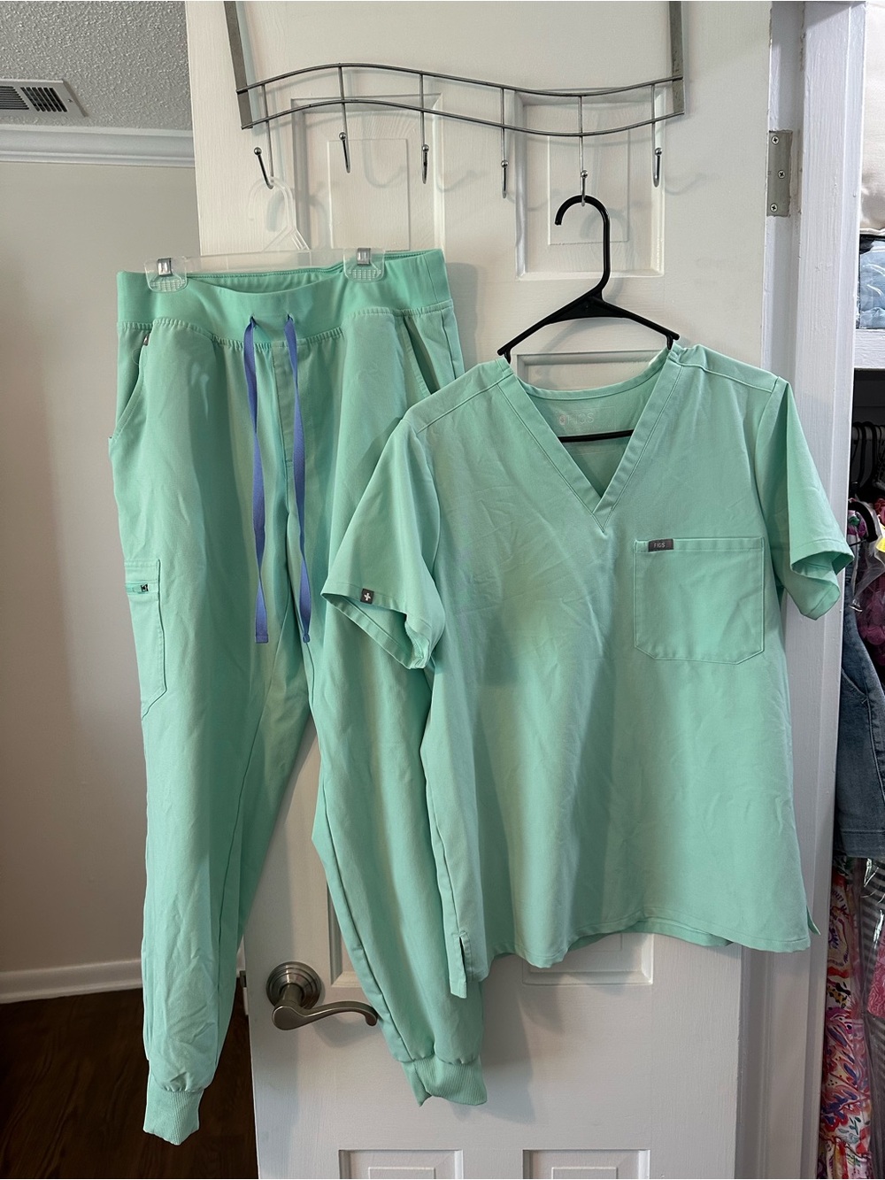 Figs Mint Green Womenâs Scrub Set